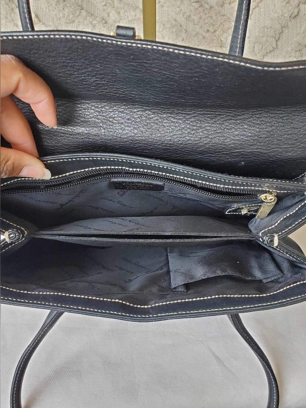 Salvatore Ferragamo Black Leather Bag - Picture 10 of 16